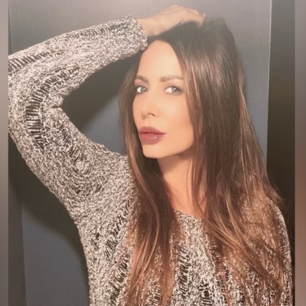 𝐉𝐄𝐒𝐒𝐈𝐂𝐀 𝐒𝐈𝐌𝐏𝐒𝐎𝐍 Blk & Wht Mesh/Slash Design Sweater - Picture 6 of 7